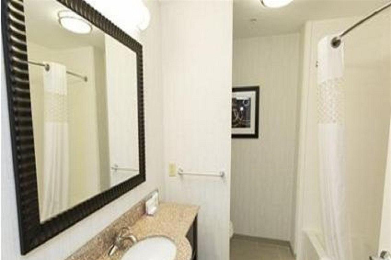 Hampton Inn & Suites Oklahoma City Airport Buitenkant foto
