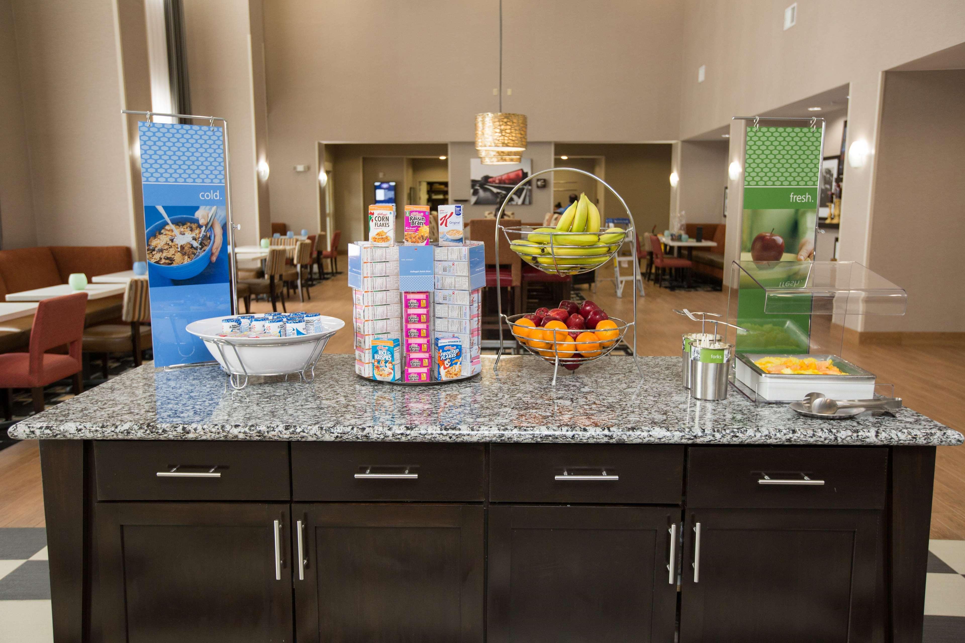 Hampton Inn & Suites Oklahoma City Airport Buitenkant foto